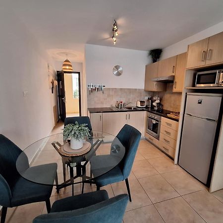 Apartment Helena Паралимни Екстериор снимка