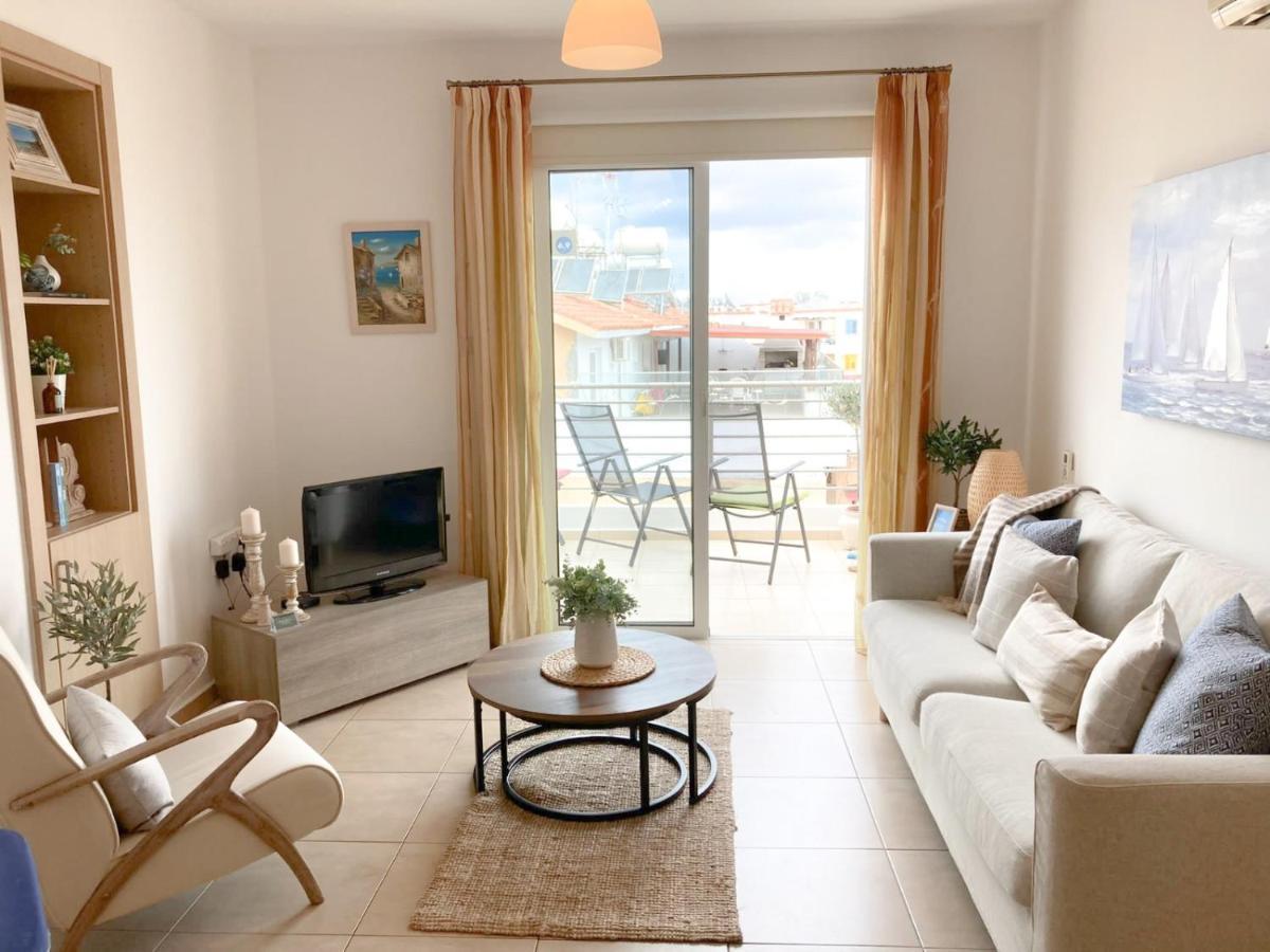 Apartment Helena Паралимни Екстериор снимка