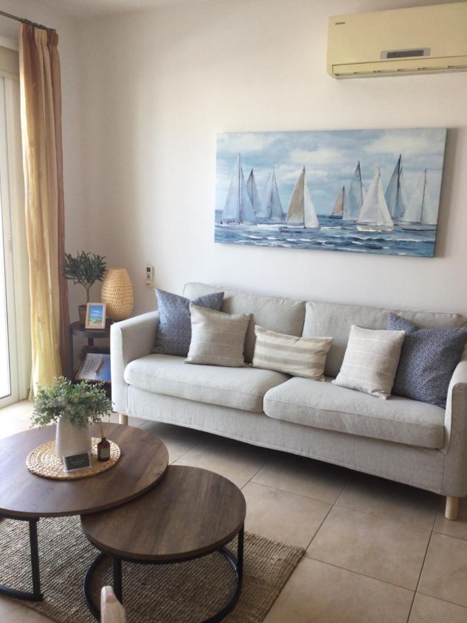 Apartment Helena Паралимни Екстериор снимка