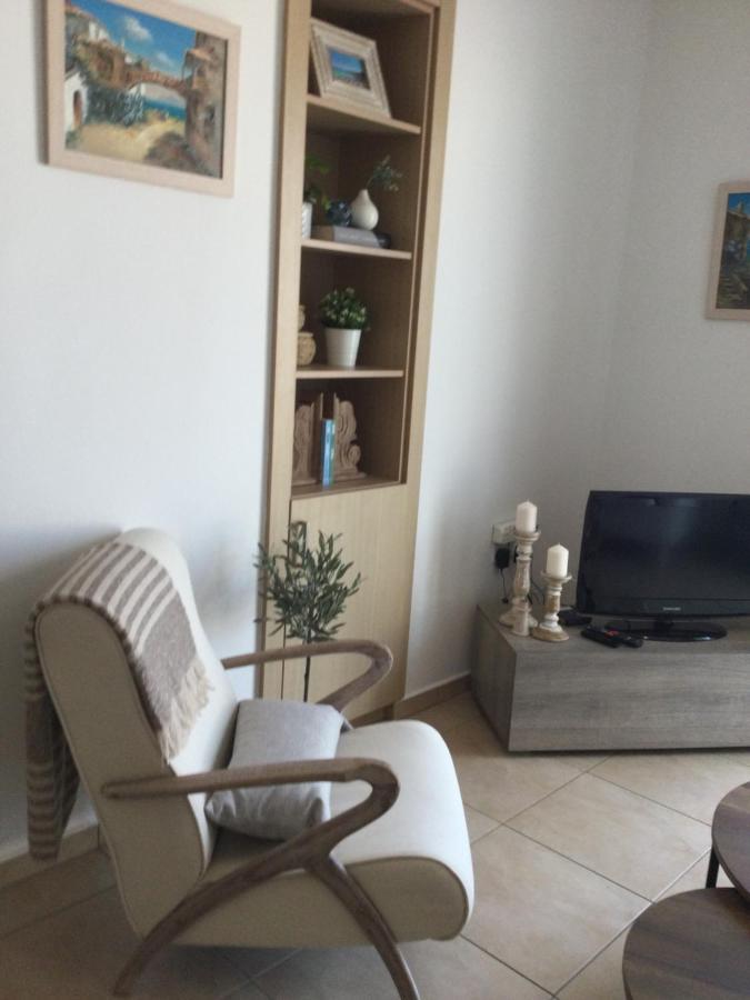 Apartment Helena Паралимни Екстериор снимка
