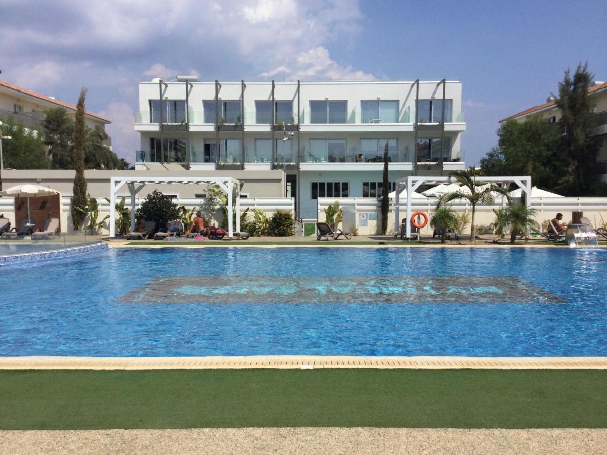 Apartment Helena Паралимни Екстериор снимка