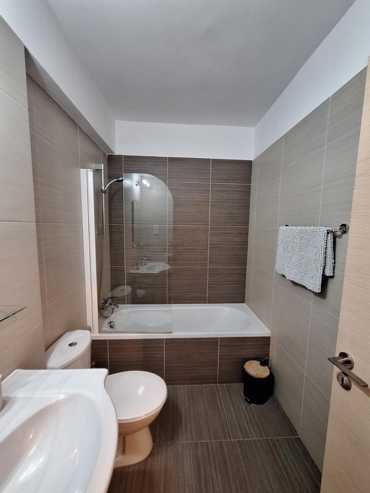 Apartment Helena Паралимни Екстериор снимка