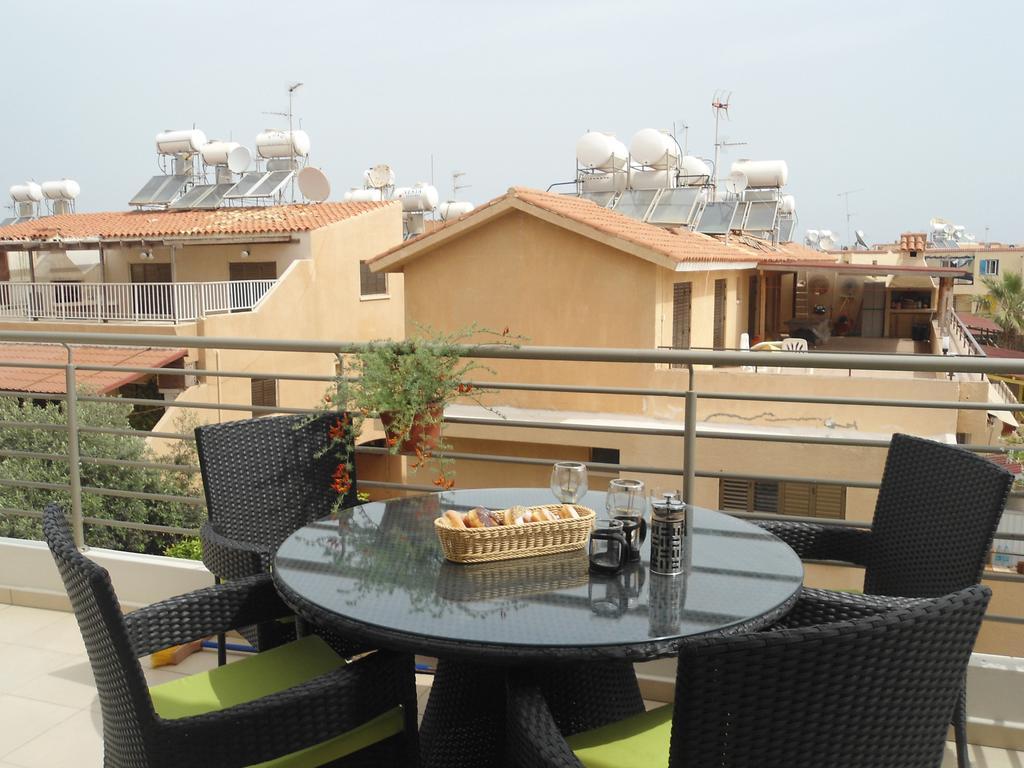 Apartment Helena Паралимни Екстериор снимка