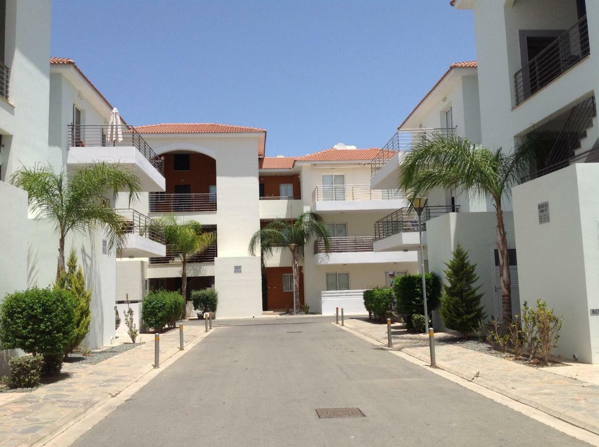 Apartment Helena Паралимни Екстериор снимка