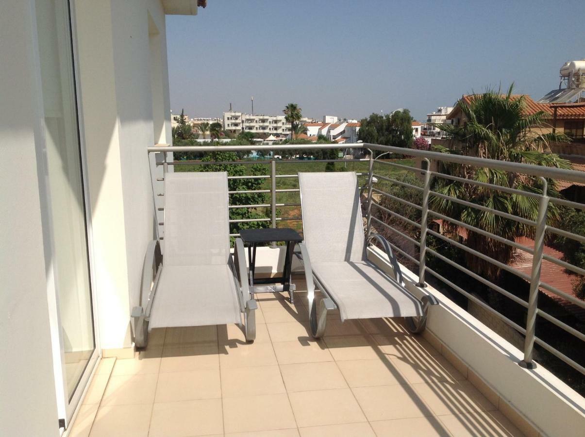 Apartment Helena Паралимни Екстериор снимка